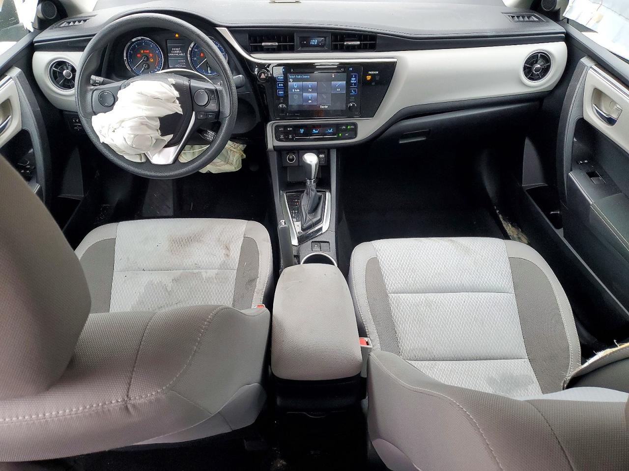 2017 TOYOTA COROLLA LE photo 15
