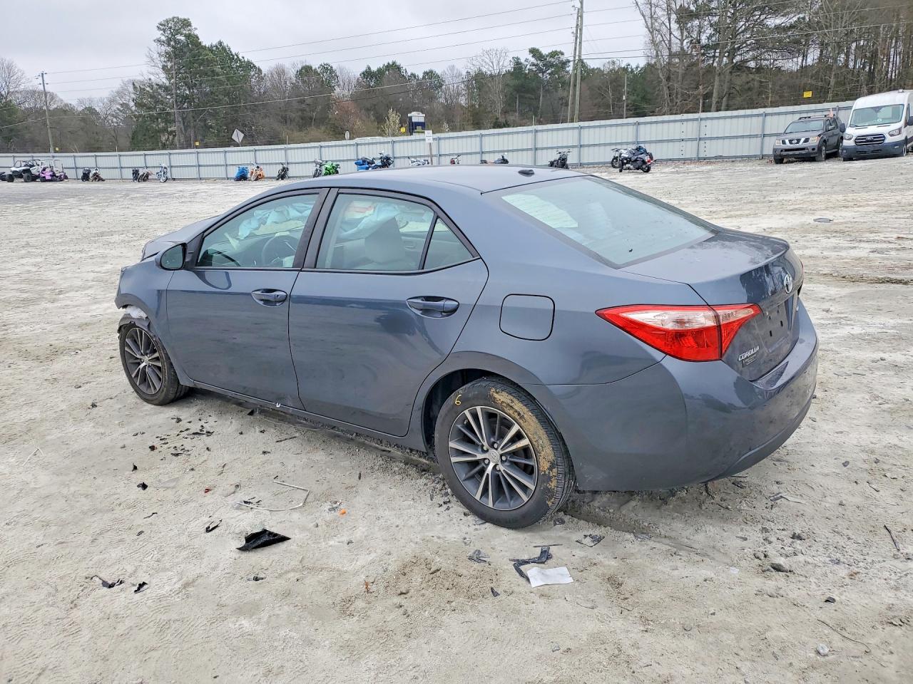 2017 TOYOTA COROLLA LE photo 3