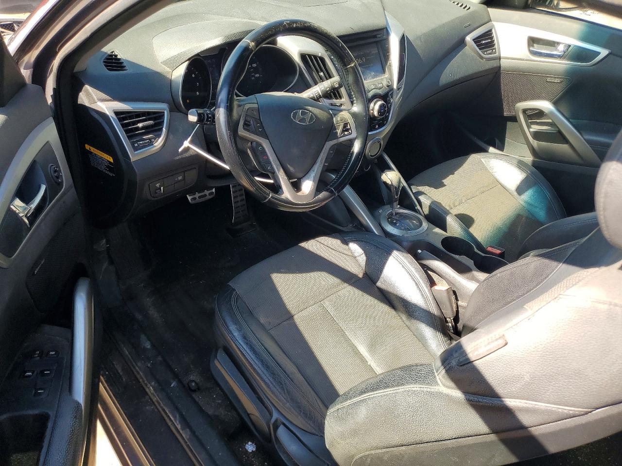2015 HYUNDAI VELOSTER BASE photo 15