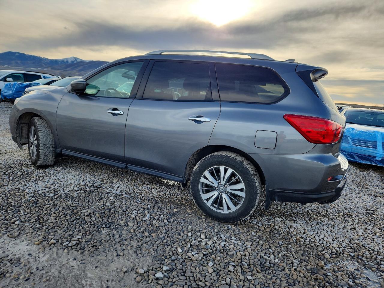 2020 NISSAN PATHFINDER S photo 3