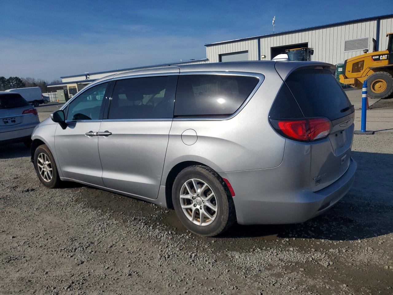 2020 CHRYSLER VOYAGER photo 3