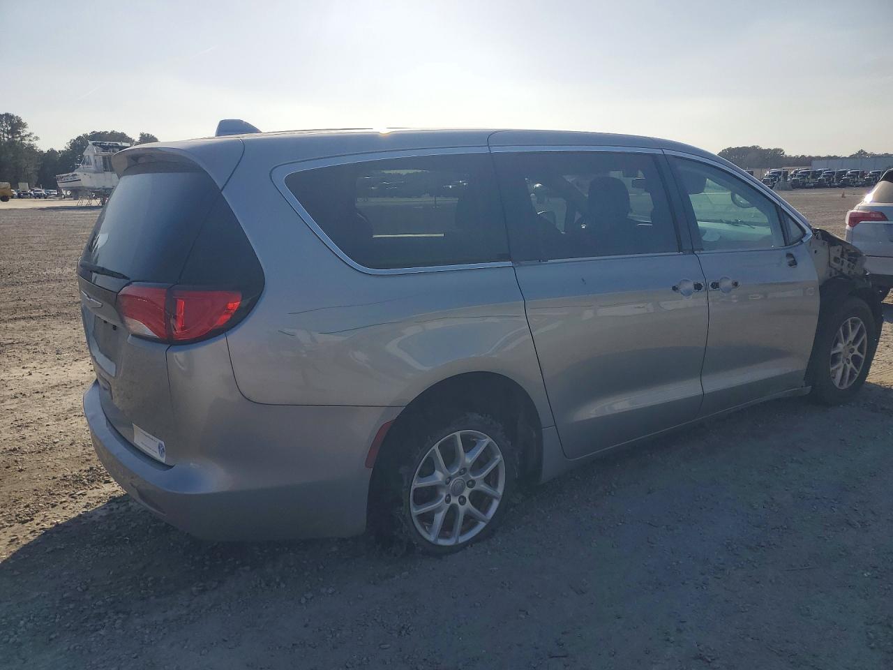 2020 CHRYSLER VOYAGER photo 5