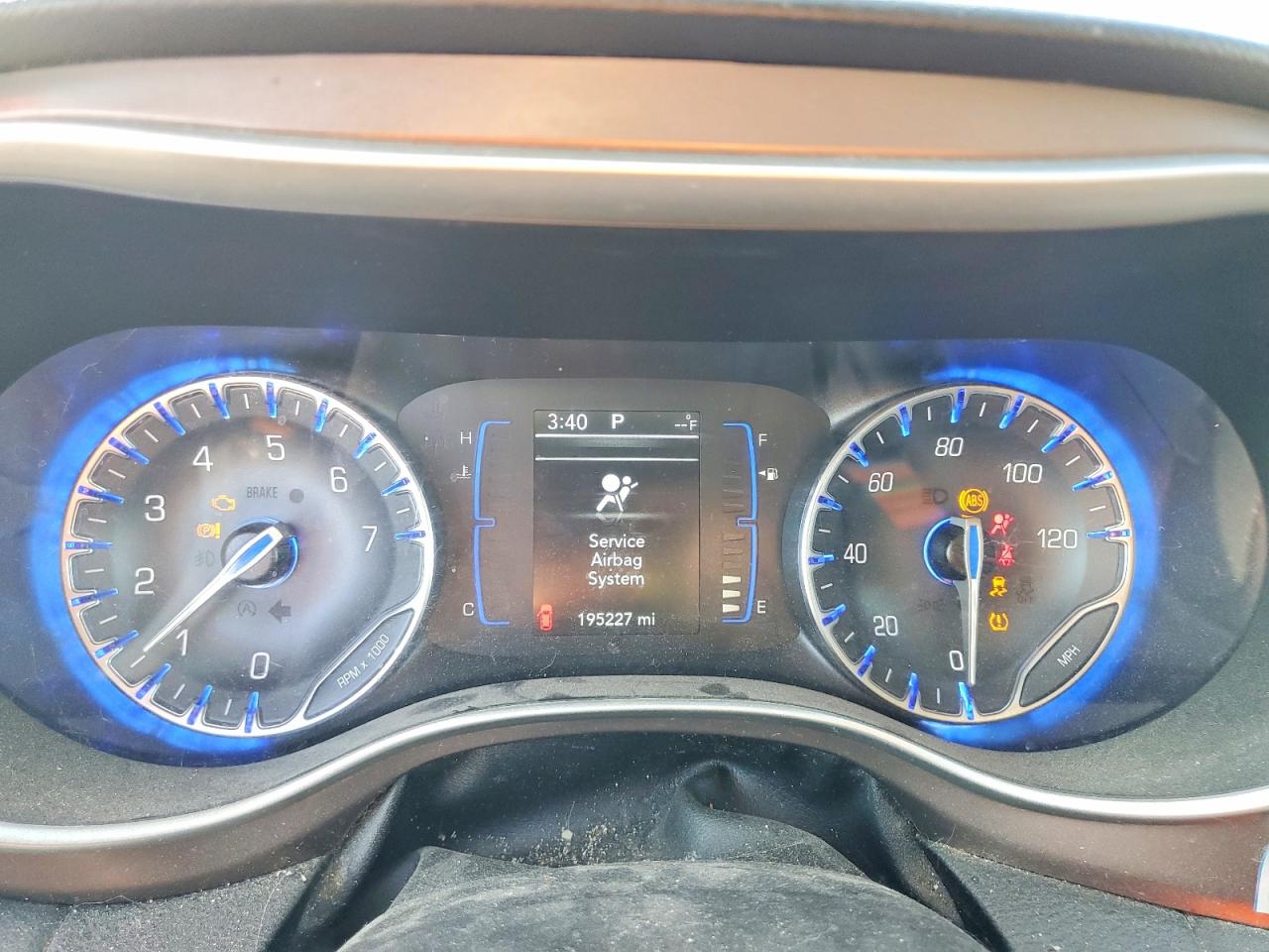 2020 CHRYSLER VOYAGER photo 17
