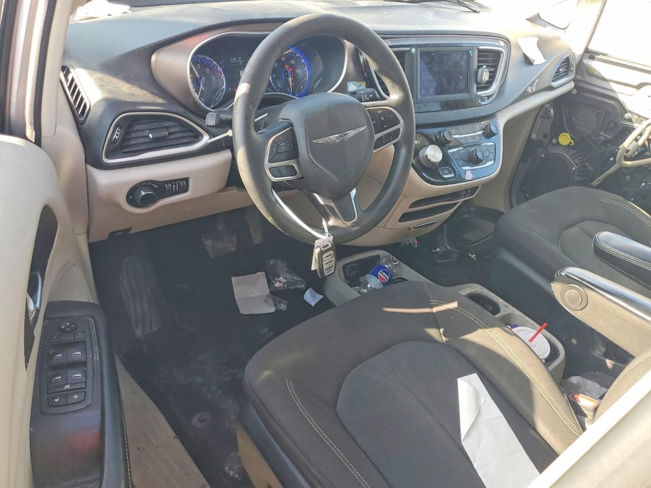 2020 CHRYSLER VOYAGER photo 15
