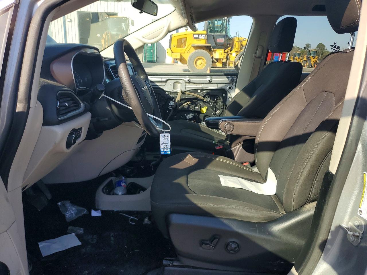 2020 CHRYSLER VOYAGER photo 13