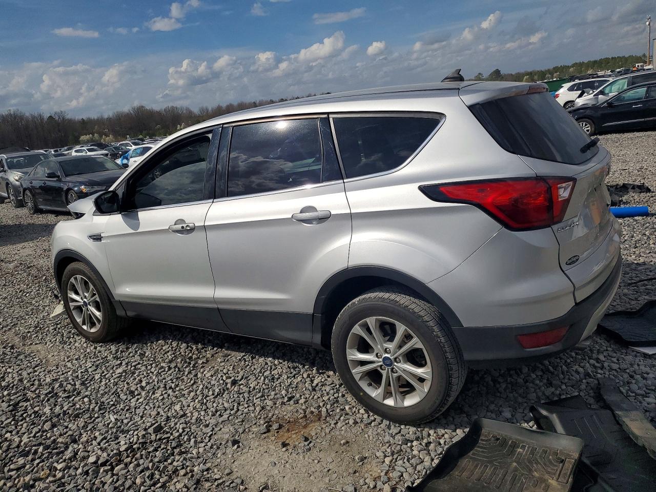 2019 FORD ESCAPE SE photo 4