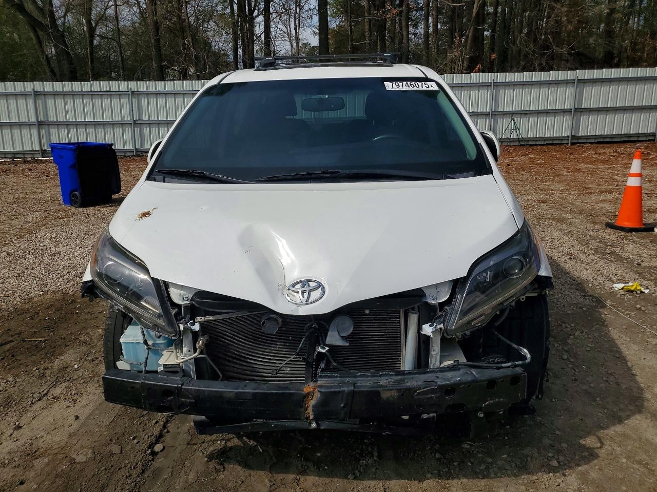 2016 TOYOTA SIENNA SE 8-PASSENGER photo 5