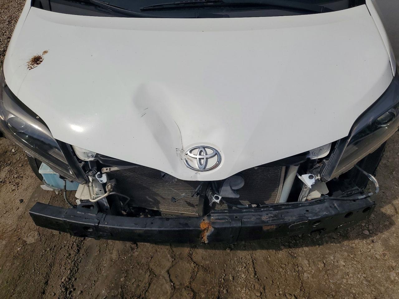 2016 TOYOTA SIENNA SE 8-PASSENGER photo 11