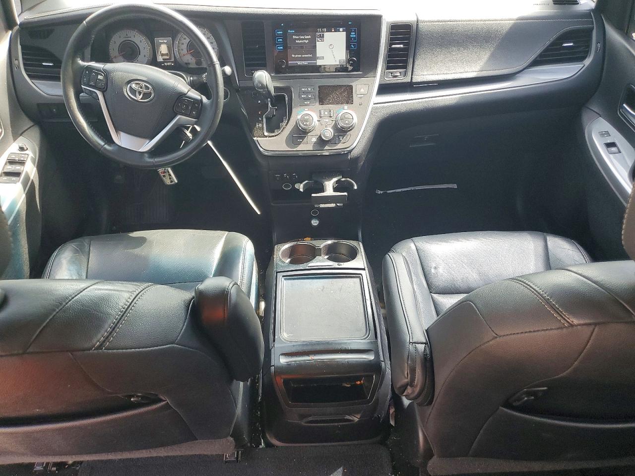 2016 TOYOTA SIENNA SE 8-PASSENGER photo 8