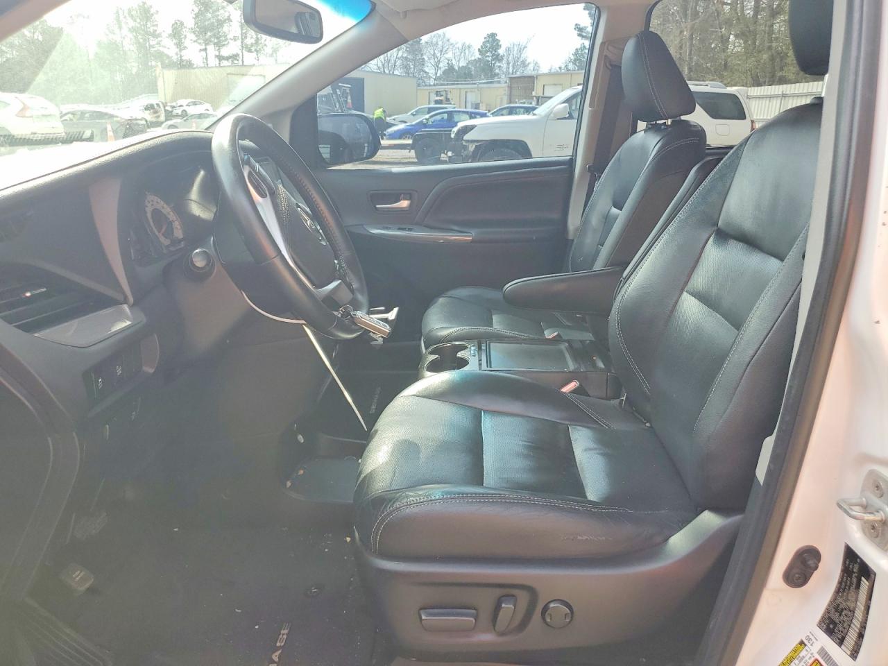 2016 TOYOTA SIENNA SE 8-PASSENGER photo 7