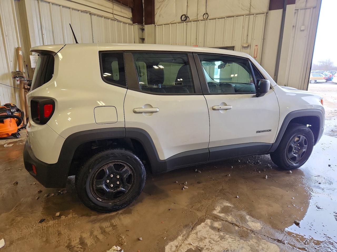 2017 JEEP RENEGADE SPORT photo 5