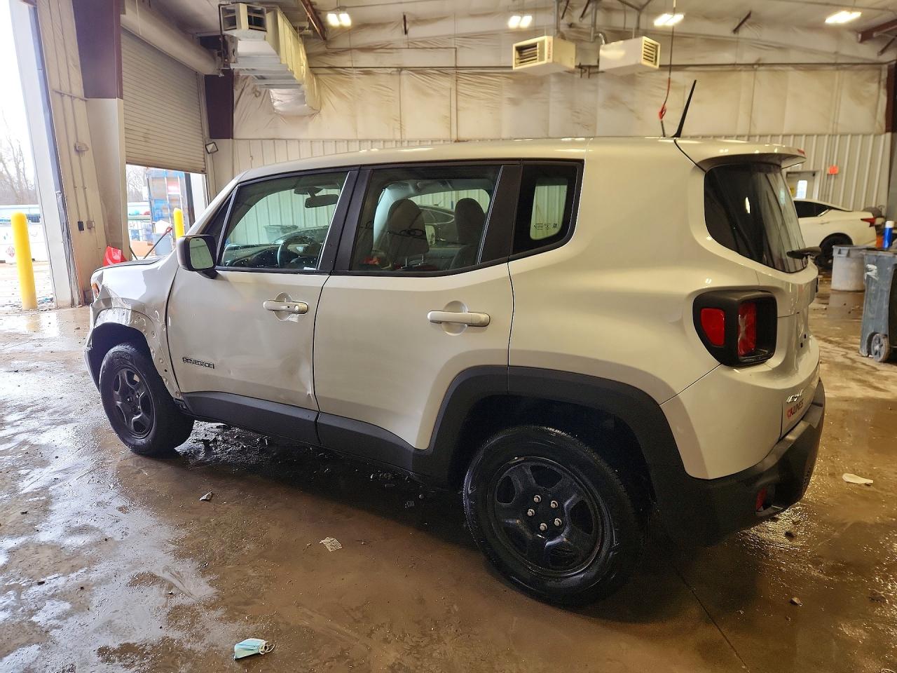 2017 JEEP RENEGADE SPORT photo 3