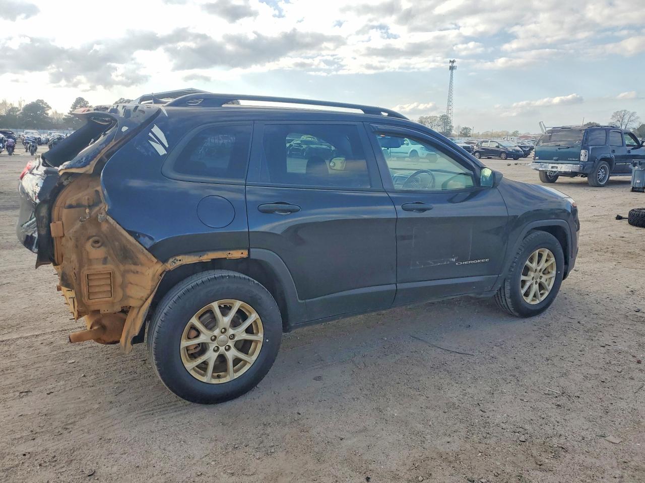 2016 JEEP CHEROKEE SPORT photo 3