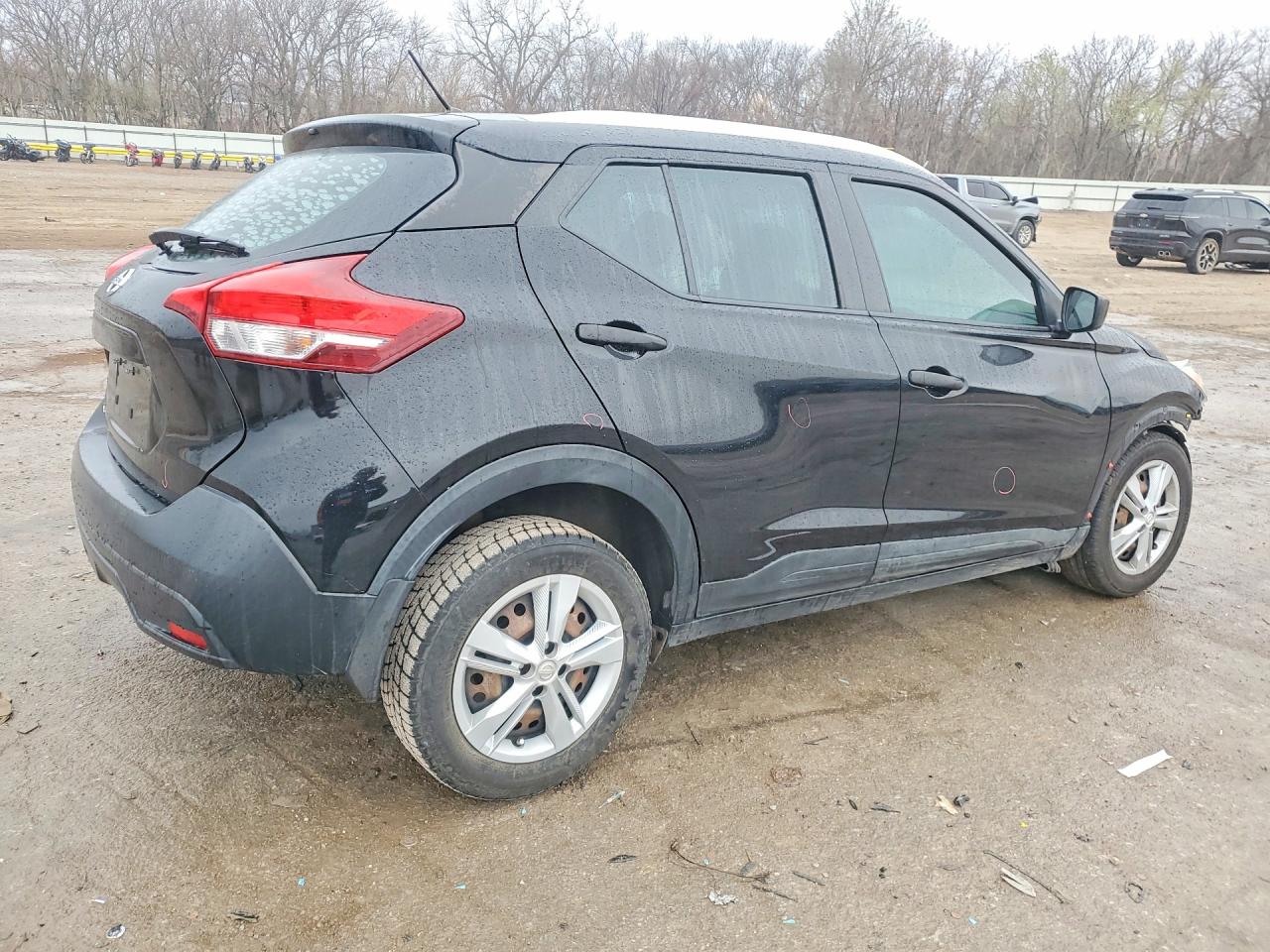 2019 NISSAN KICKS S photo 3