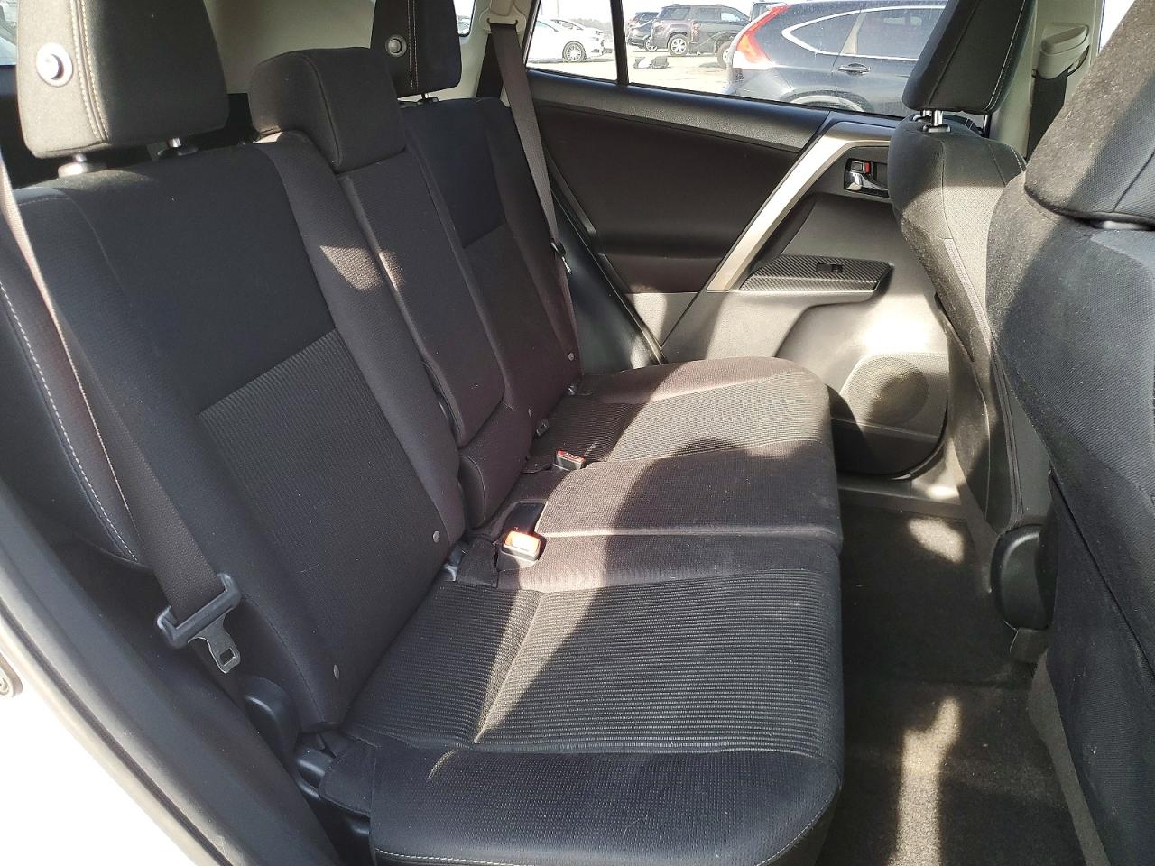 2015 TOYOTA RAV4 XLE photo 11