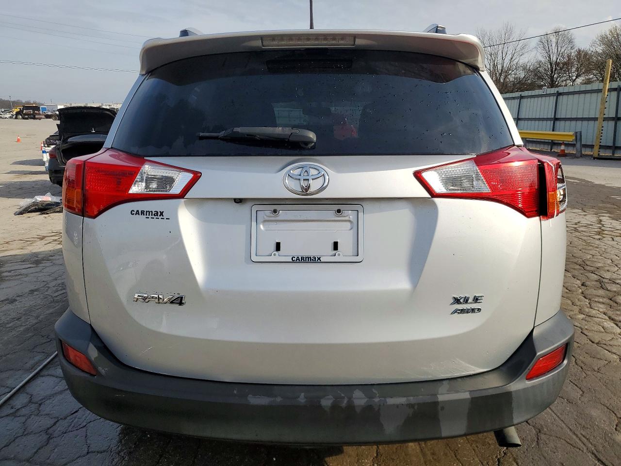 2015 TOYOTA RAV4 XLE photo 6