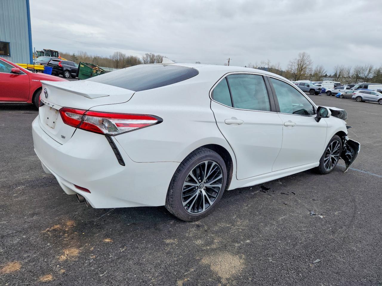 2020 TOYOTA CAMRY SE photo 3