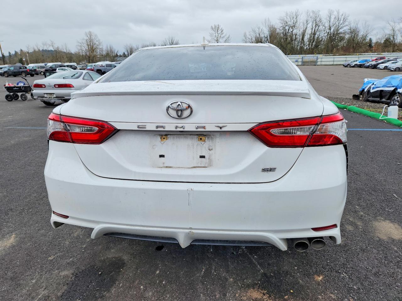 2020 TOYOTA CAMRY SE photo 6
