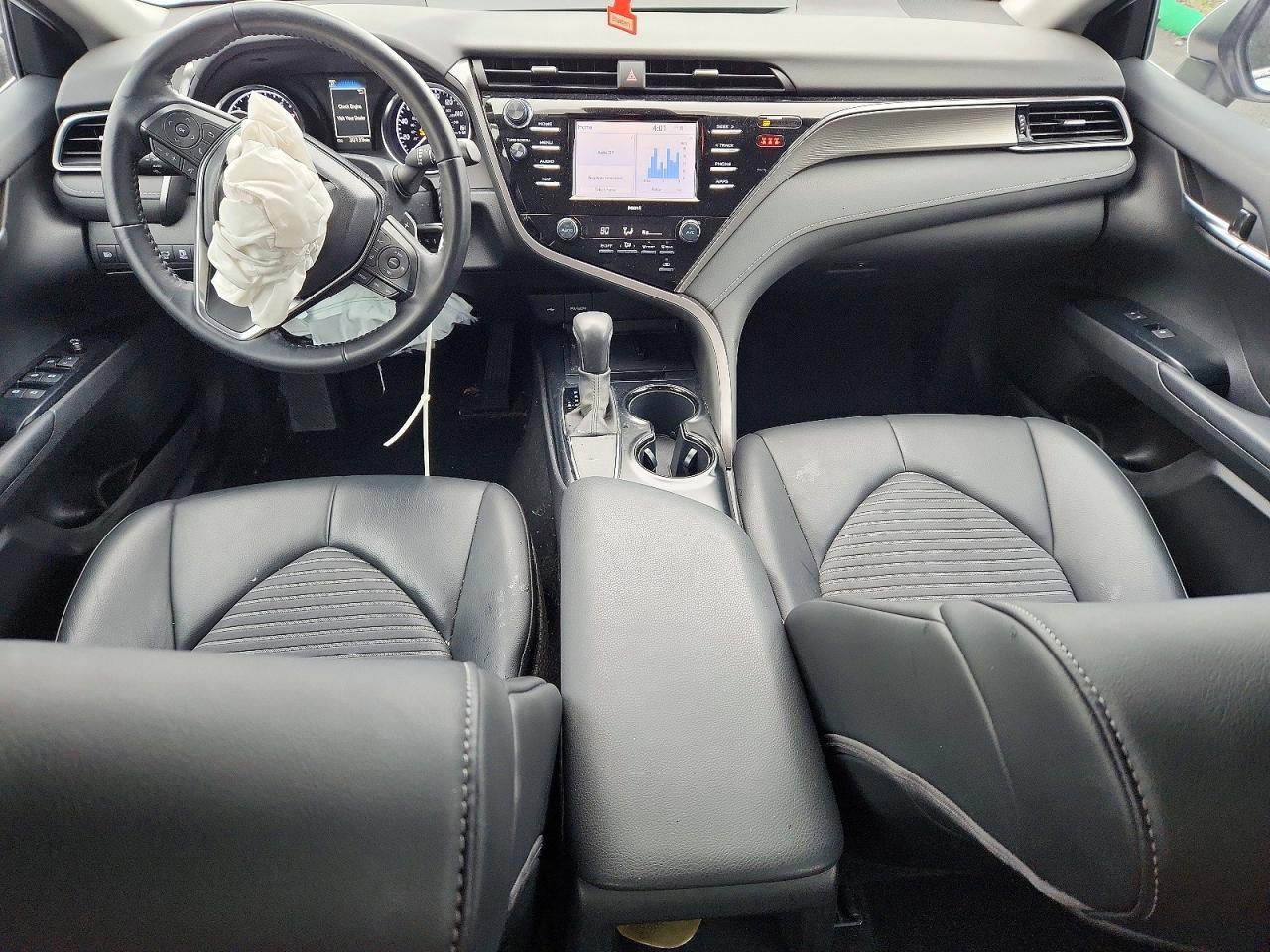 2020 TOYOTA CAMRY SE photo 8