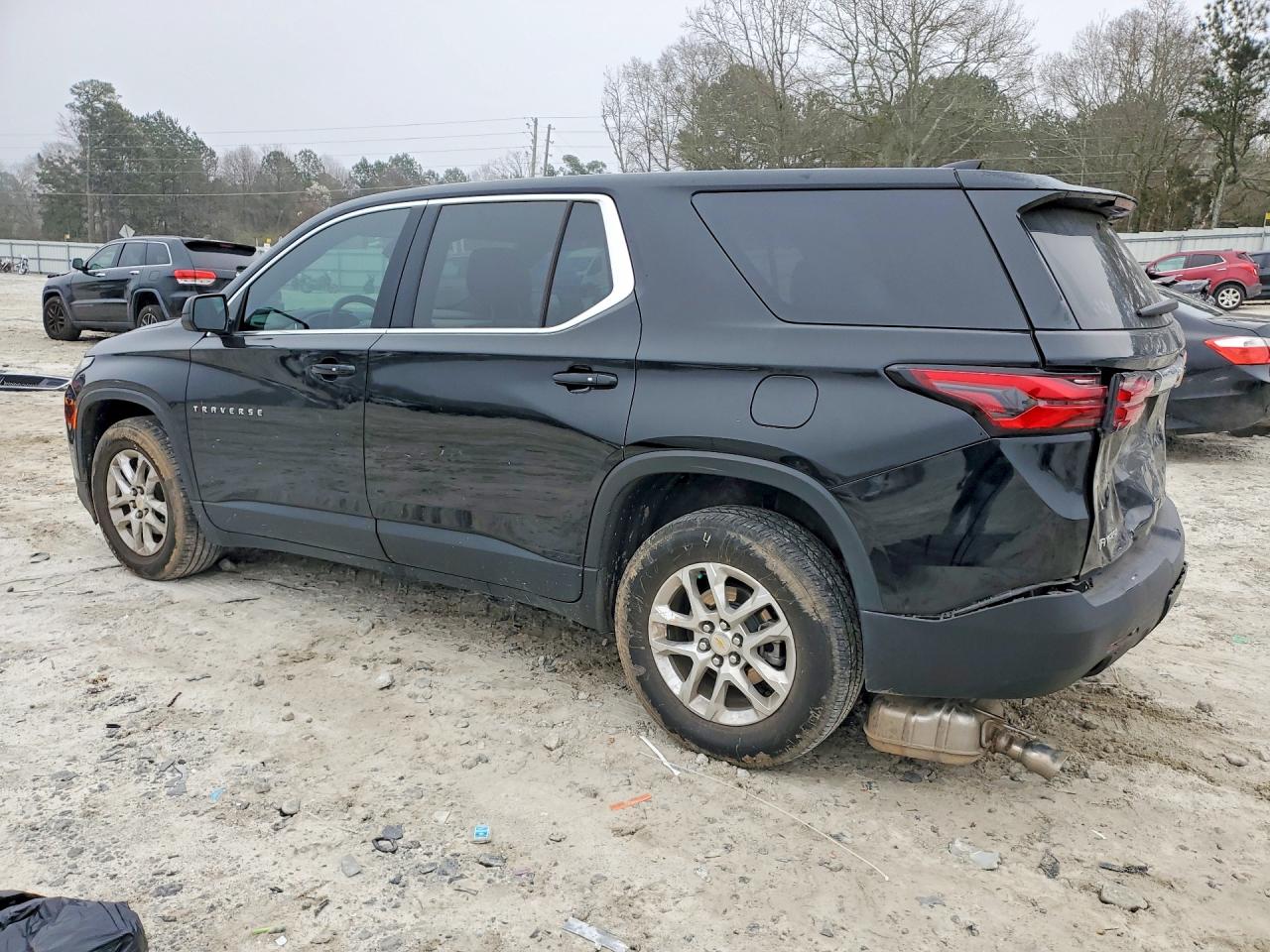 2023 CHEVROLET TRAVERSE LS photo 3