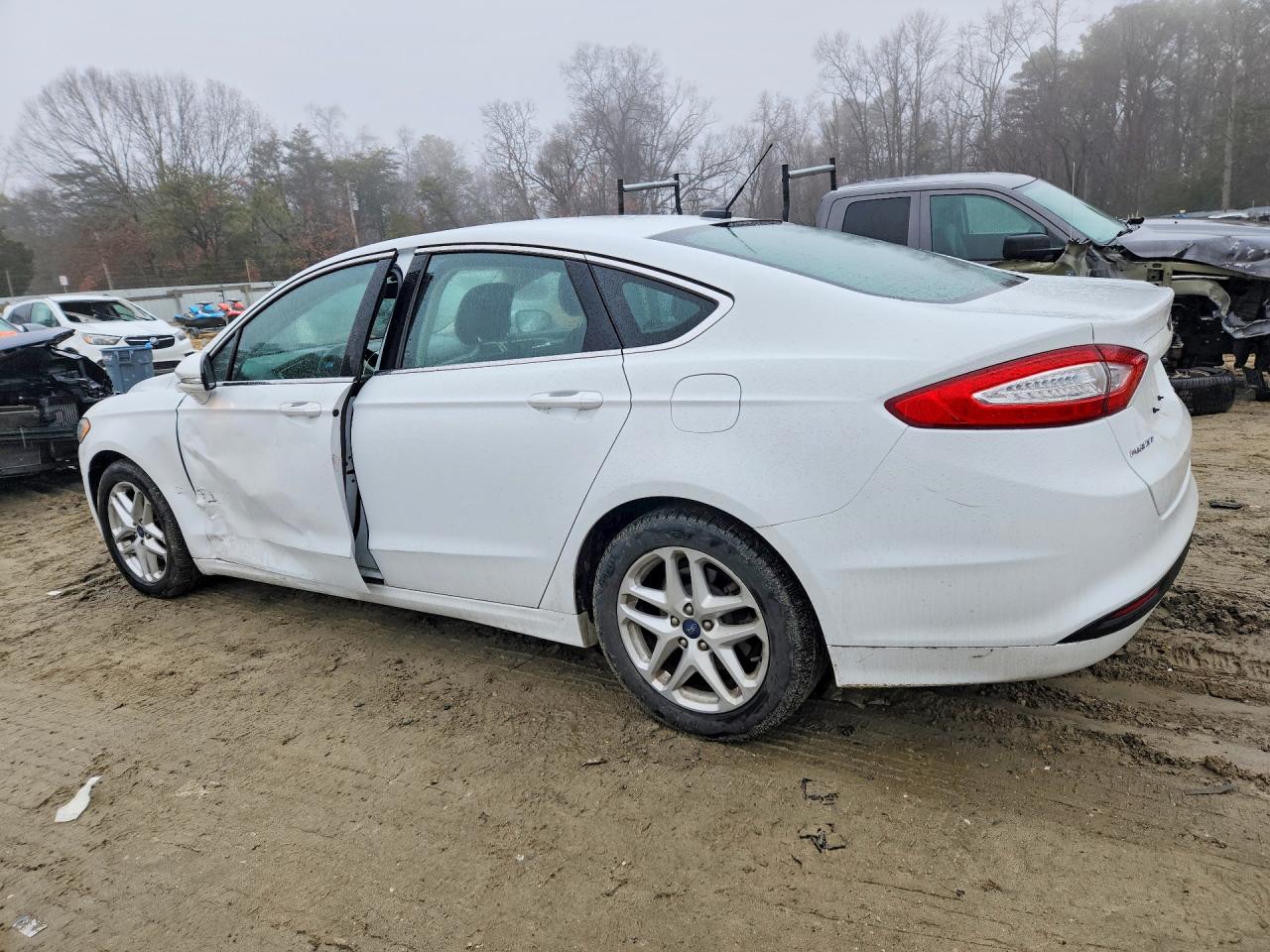 2014 FORD FUSION SE photo 2