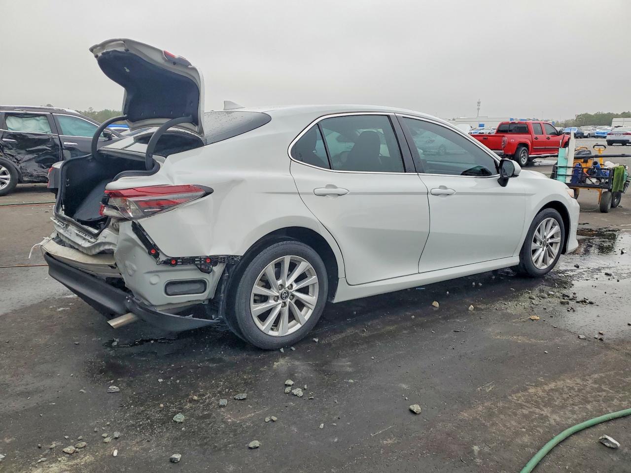 2023 TOYOTA CAMRY LE photo 3