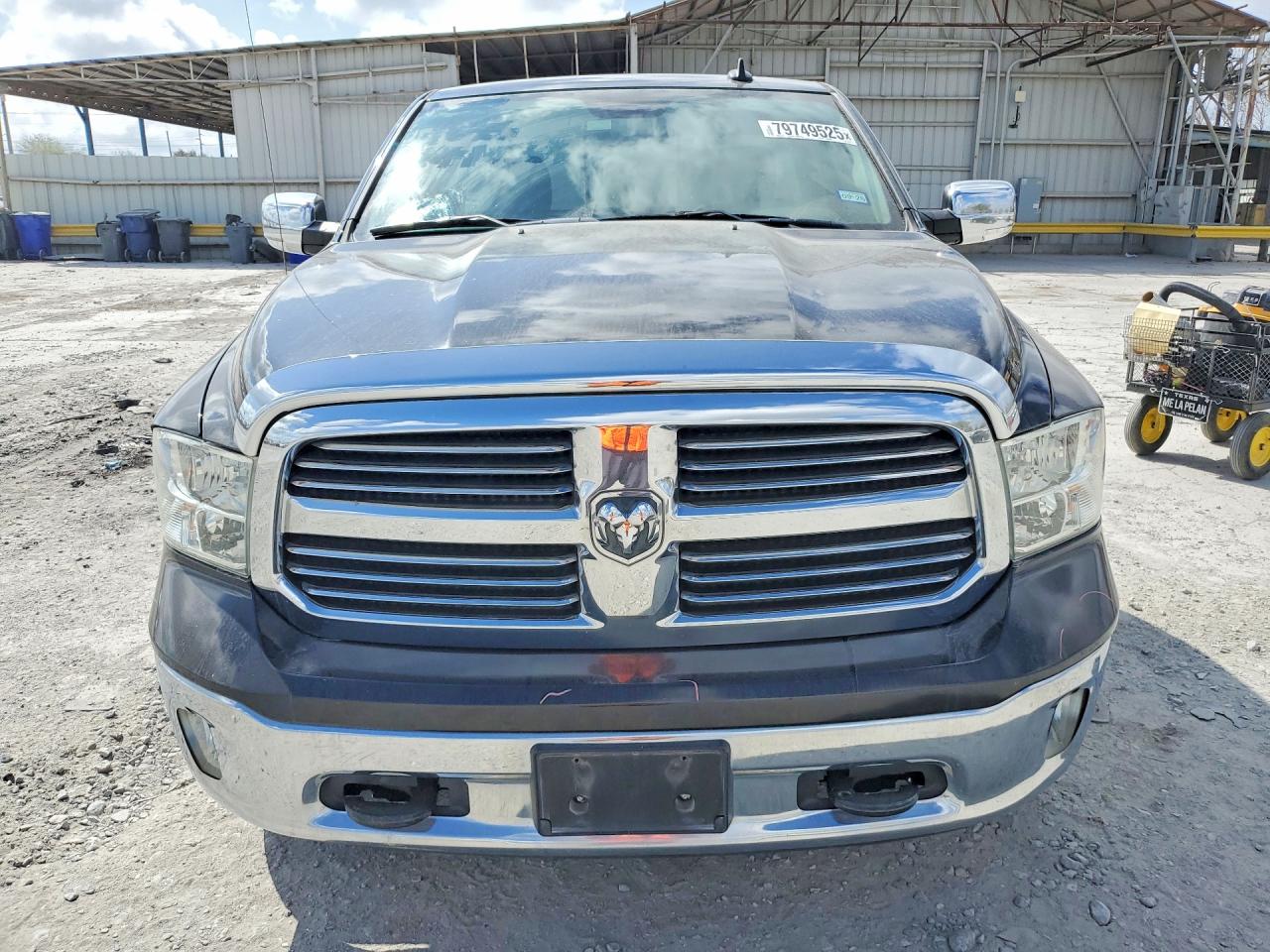 2016 RAM 1500 SLT photo 5