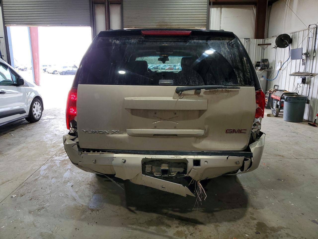 2007 GMC YUKON XL K1500 photo 16
