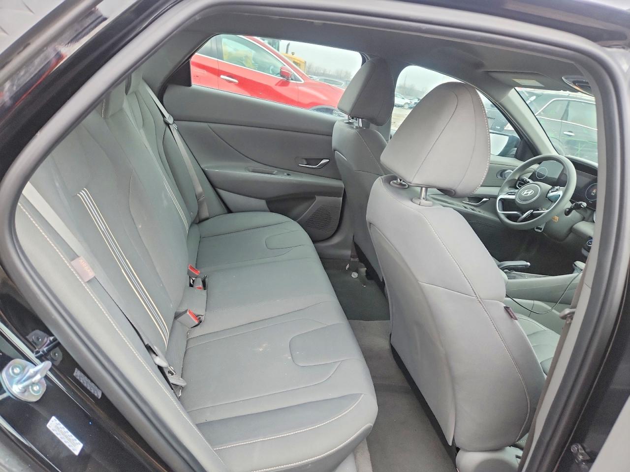 2024 HYUNDAI ELANTRA SEL photo 28