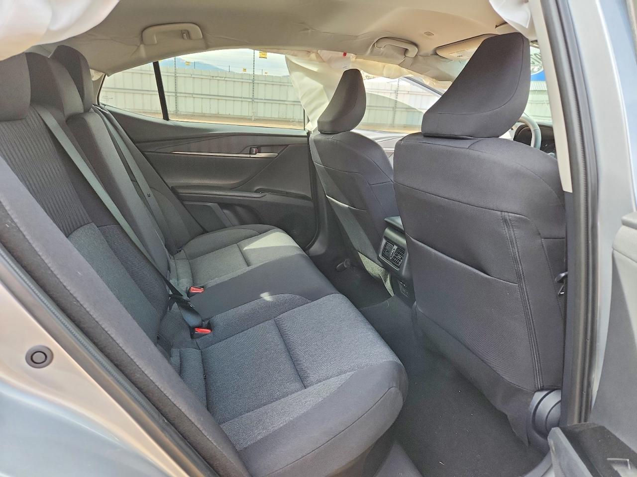 2025 TOYOTA CAMRY LE photo 19