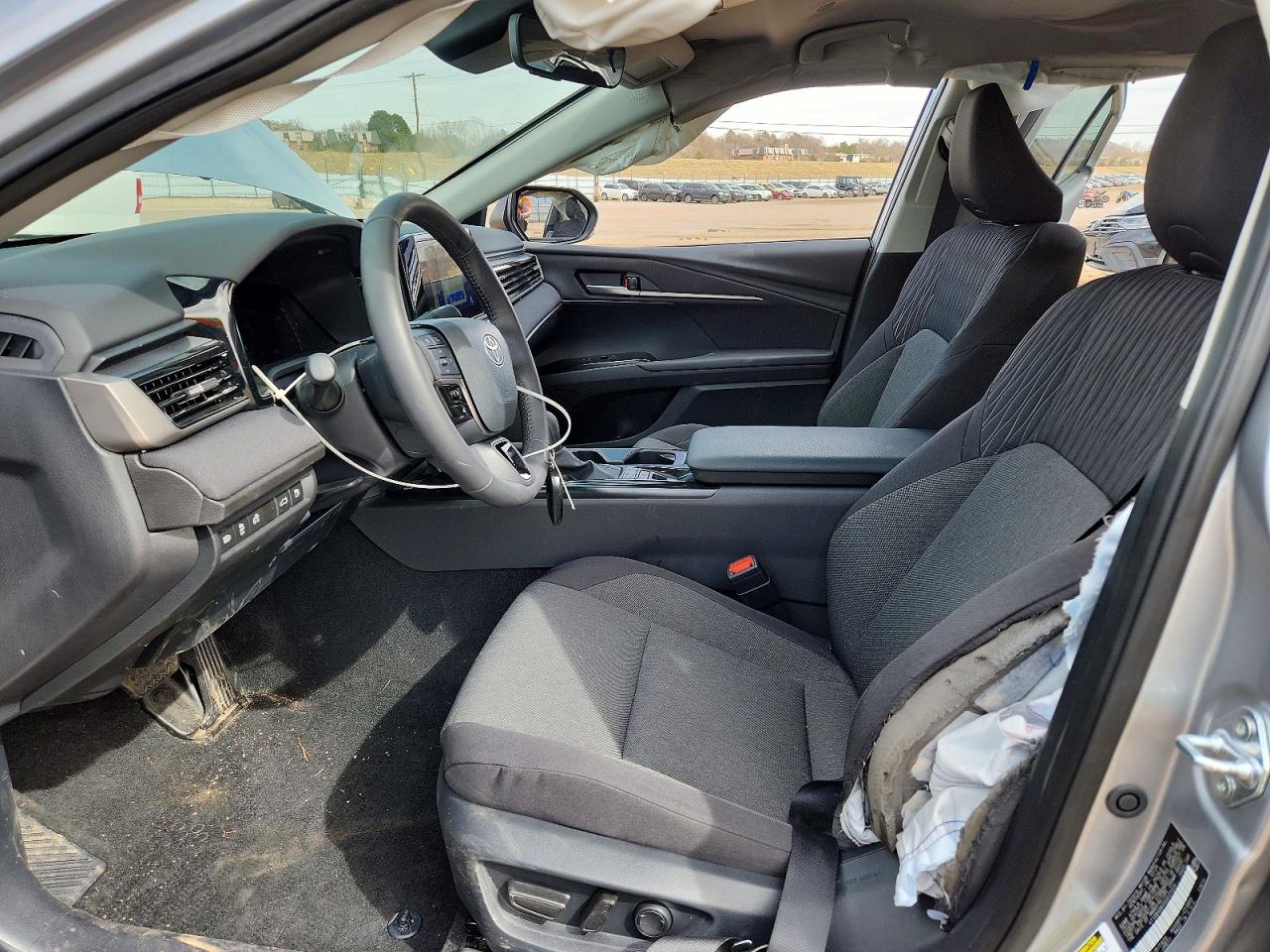 2025 TOYOTA CAMRY LE photo 13