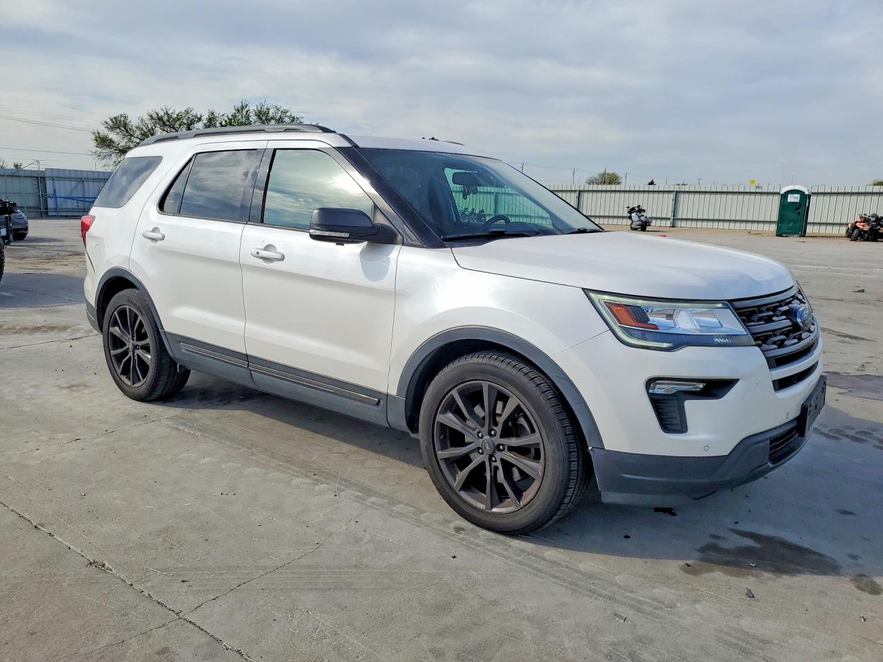 2018 FORD EXPLORER XLT photo 10