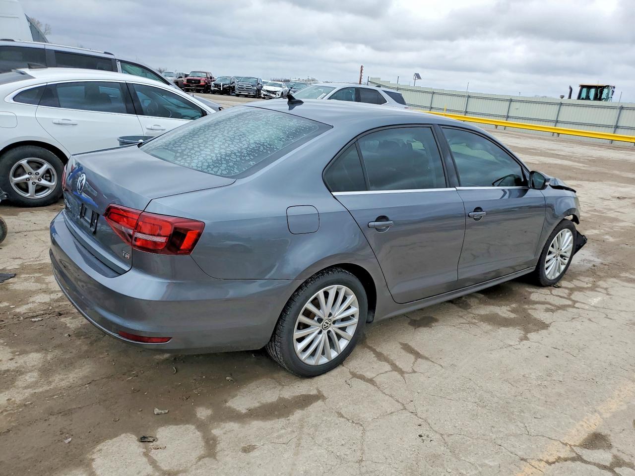 2016 VOLKSWAGEN JETTA photo 5