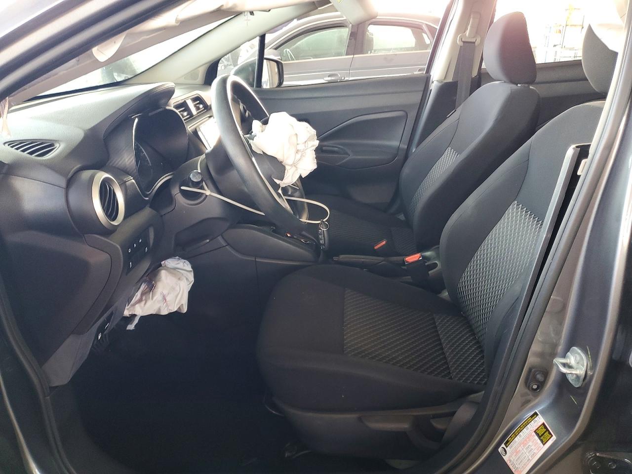 2021 NISSAN VERSA S photo 19