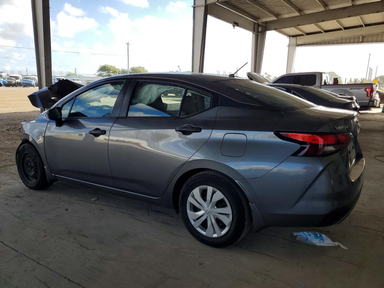 2021 NISSAN VERSA S photo 4
