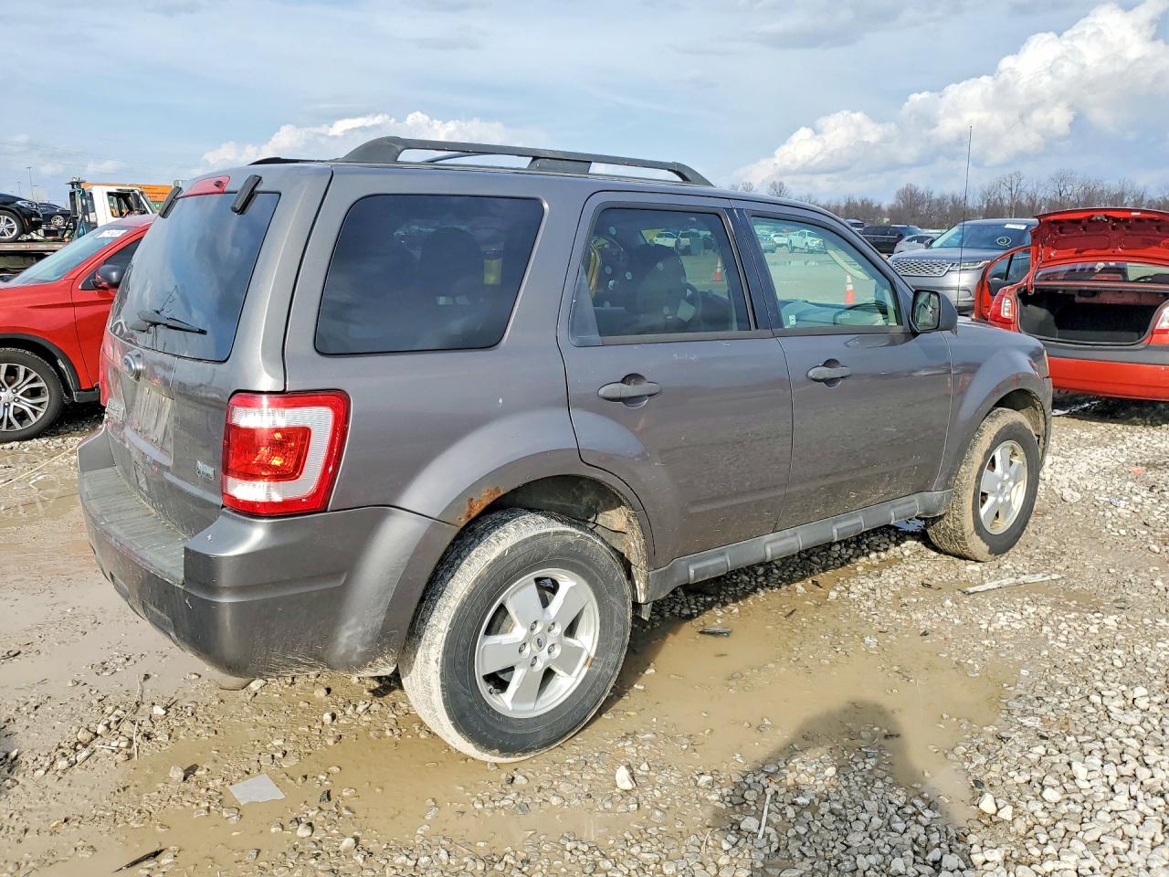 2011 FORD ESCAPE XLT photo 5