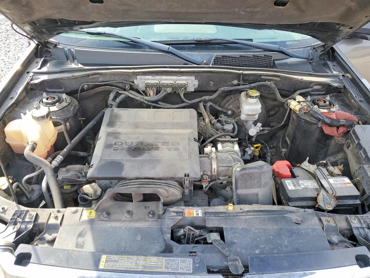 2011 FORD ESCAPE XLT photo 23