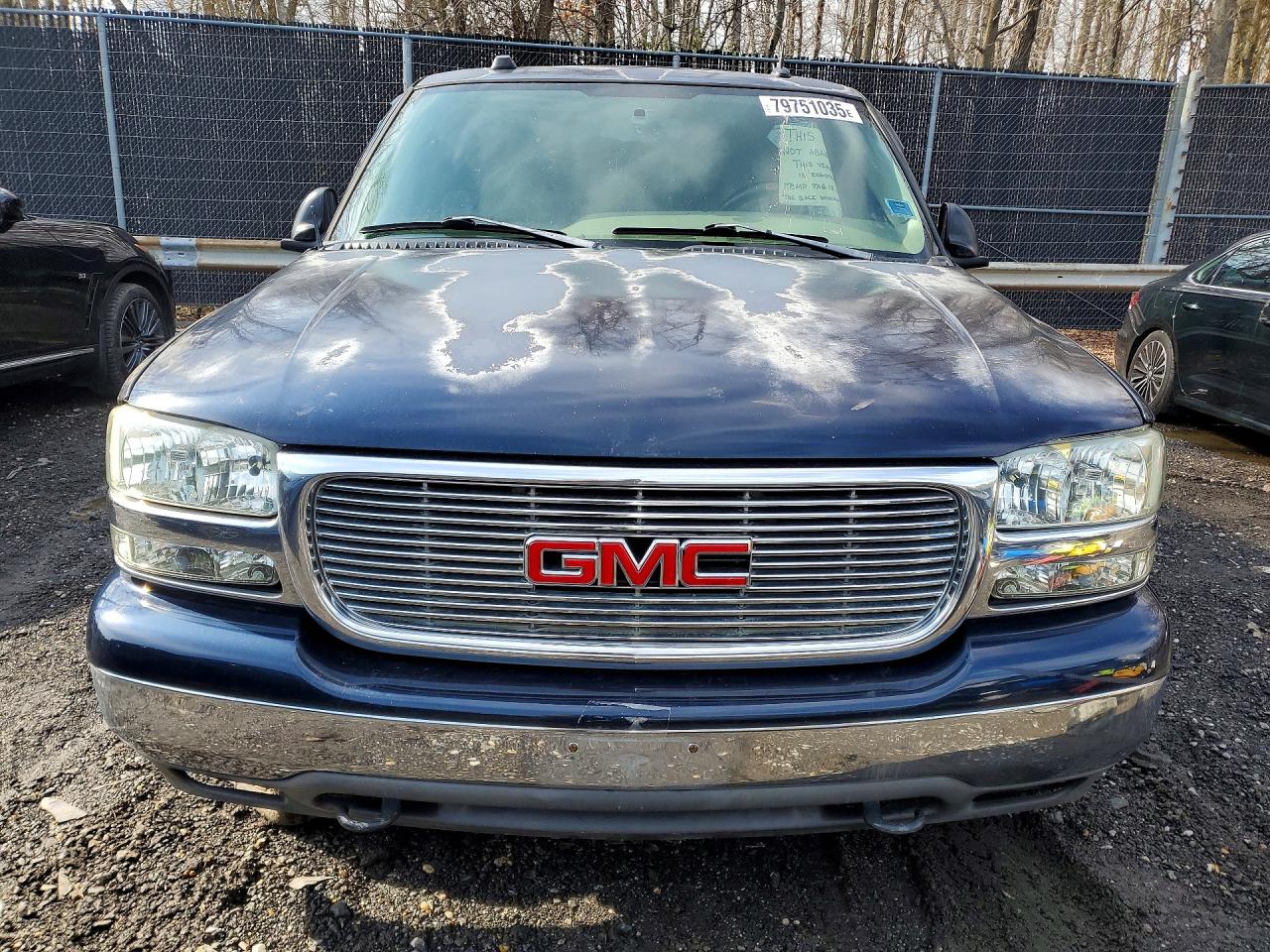 2004 GMC YUKON photo 9