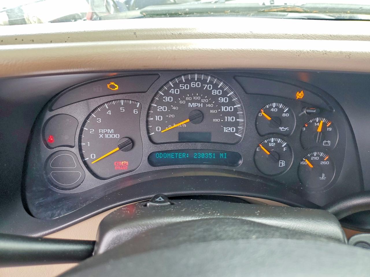 2004 GMC YUKON photo 17