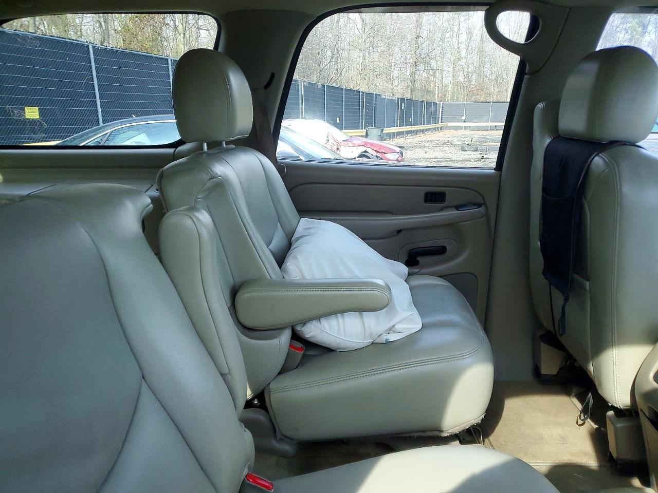 2004 GMC YUKON photo 21