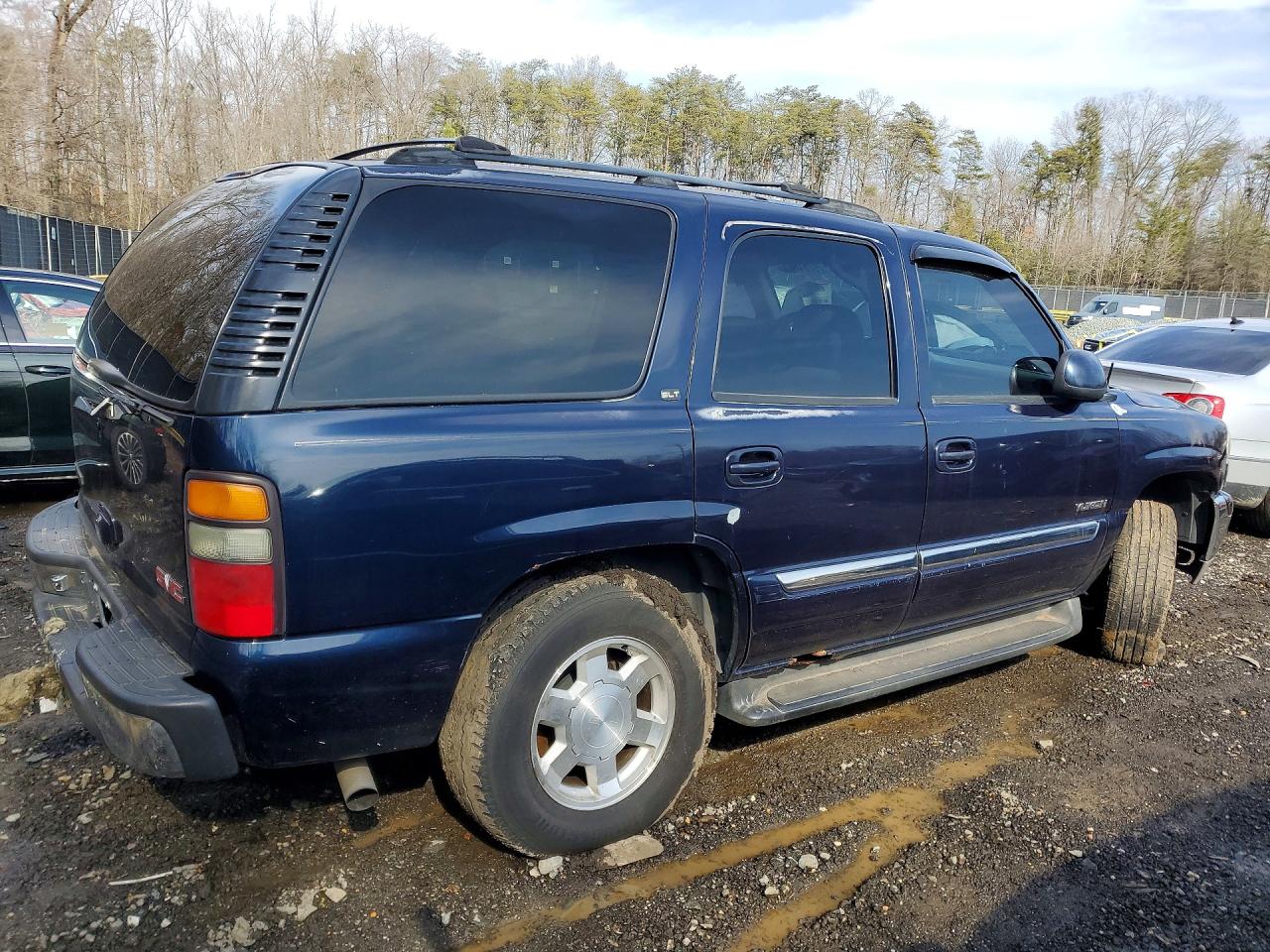 2004 GMC YUKON photo 5