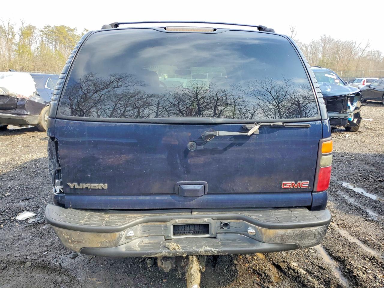 2004 GMC YUKON photo 11