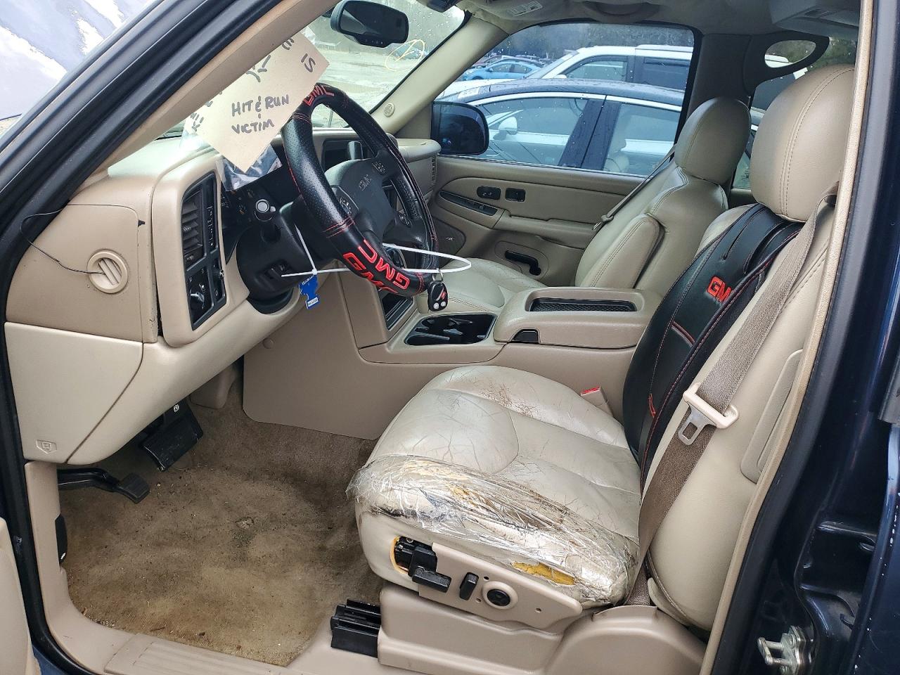 2004 GMC YUKON photo 13