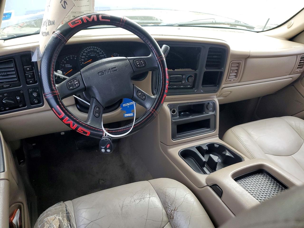 2004 GMC YUKON photo 15