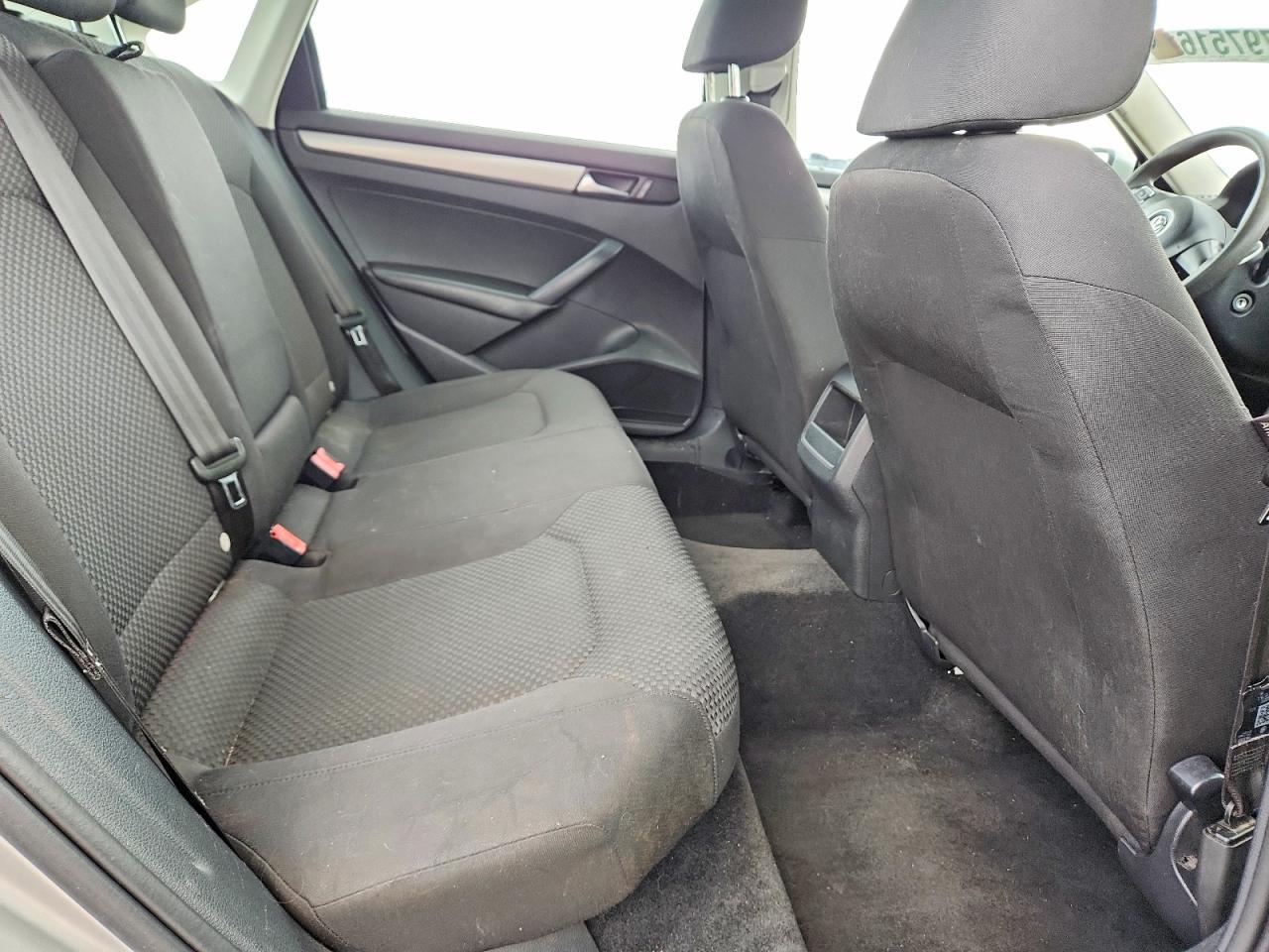 2012 VOLKSWAGEN PASSAT S photo 10
