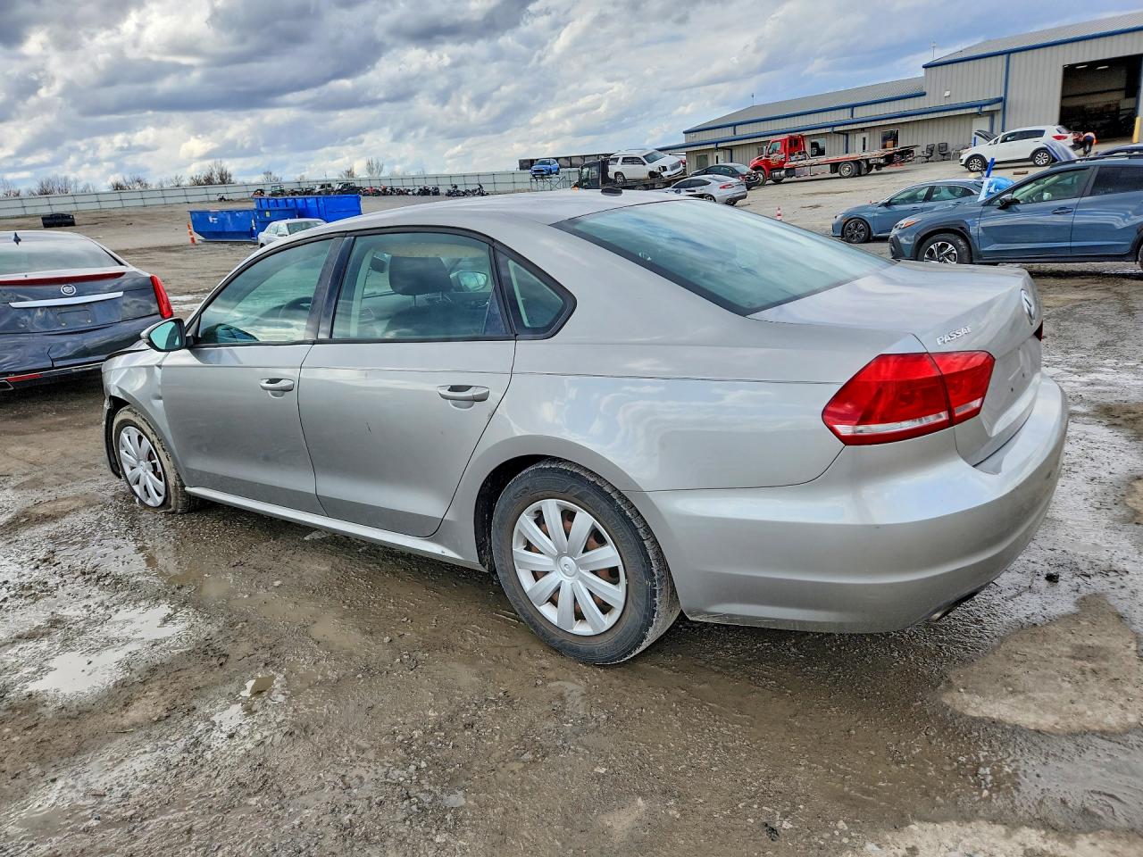 2012 VOLKSWAGEN PASSAT S photo 2