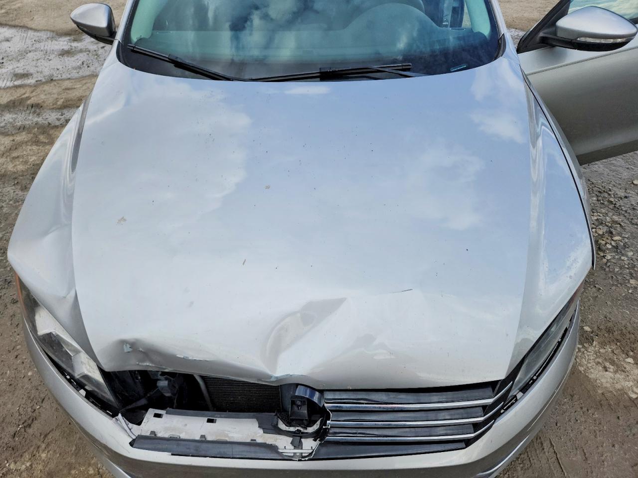 2012 VOLKSWAGEN PASSAT S photo 11