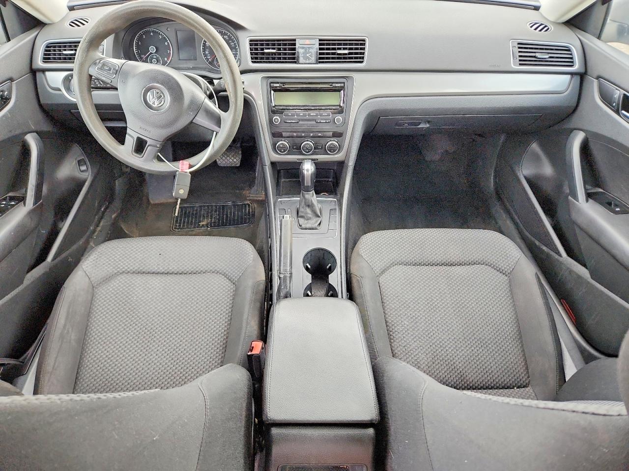 2012 VOLKSWAGEN PASSAT S photo 8