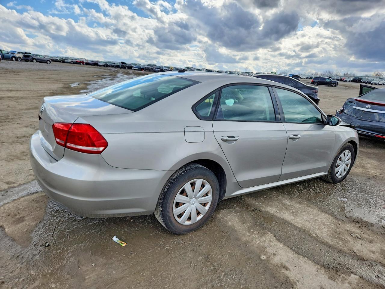 2012 VOLKSWAGEN PASSAT S photo 3