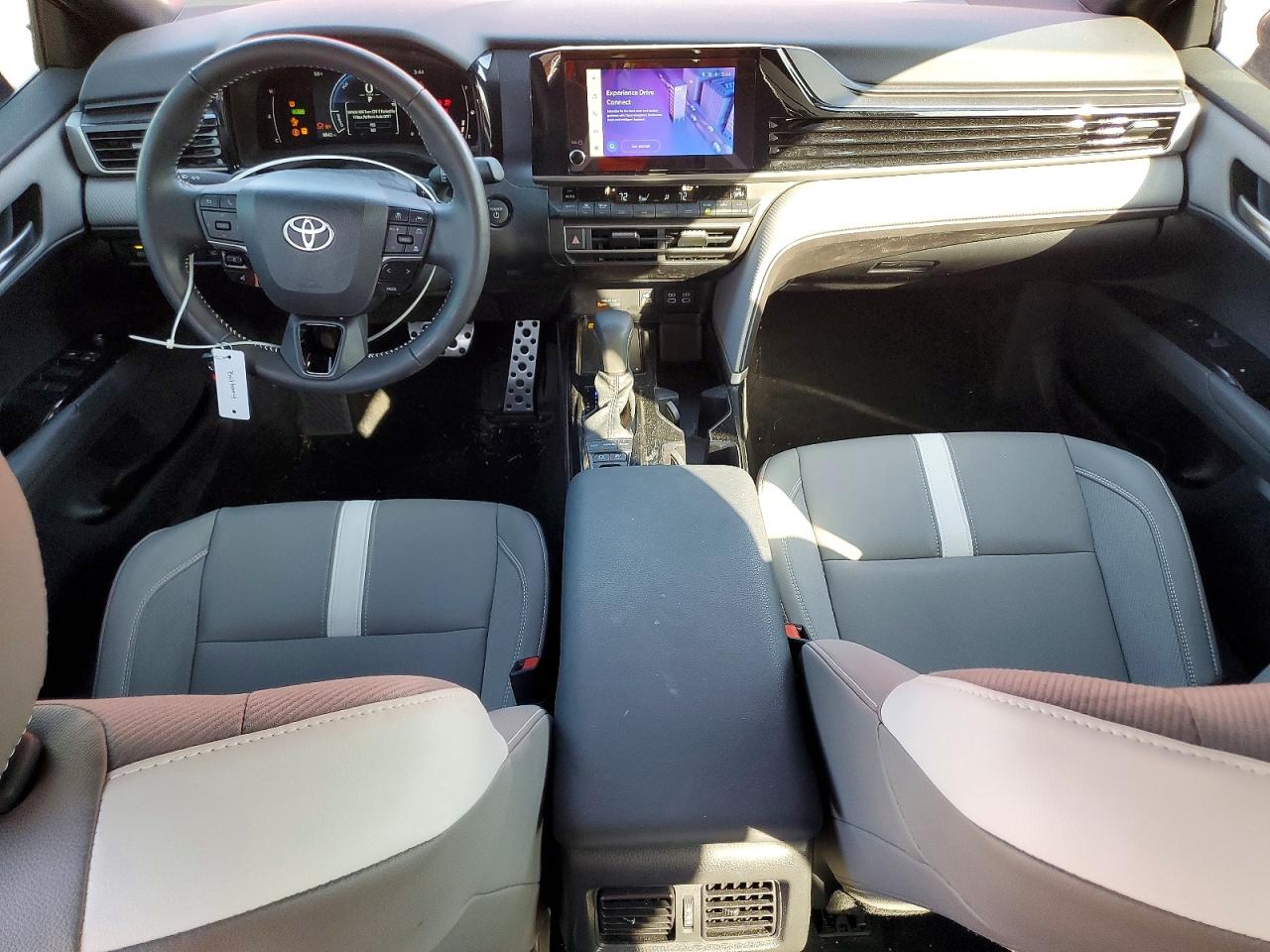 2025 TOYOTA CAMRY SE photo 15